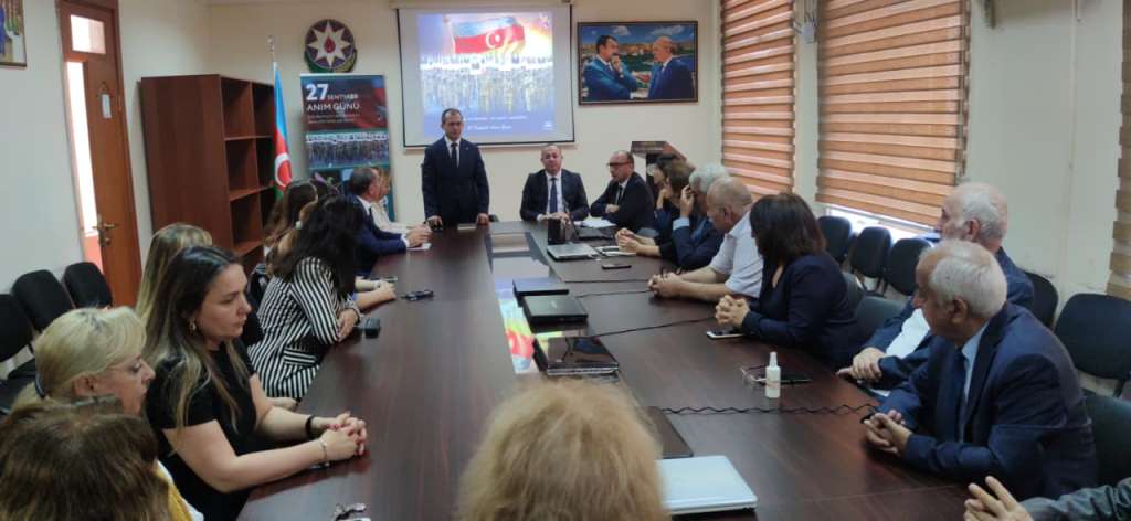 “Vətən bağı al-əlvandır, var içində xarı bülbül”