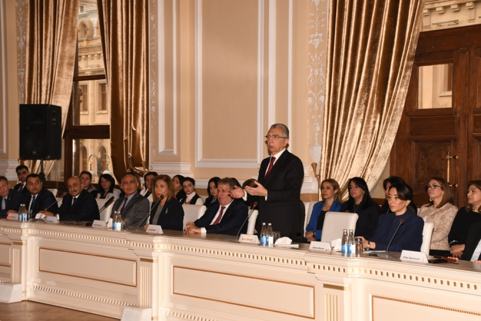 Bakı Şəhər İcra Hakimiyyətində yeni kitabın təqdimatı keçirilib