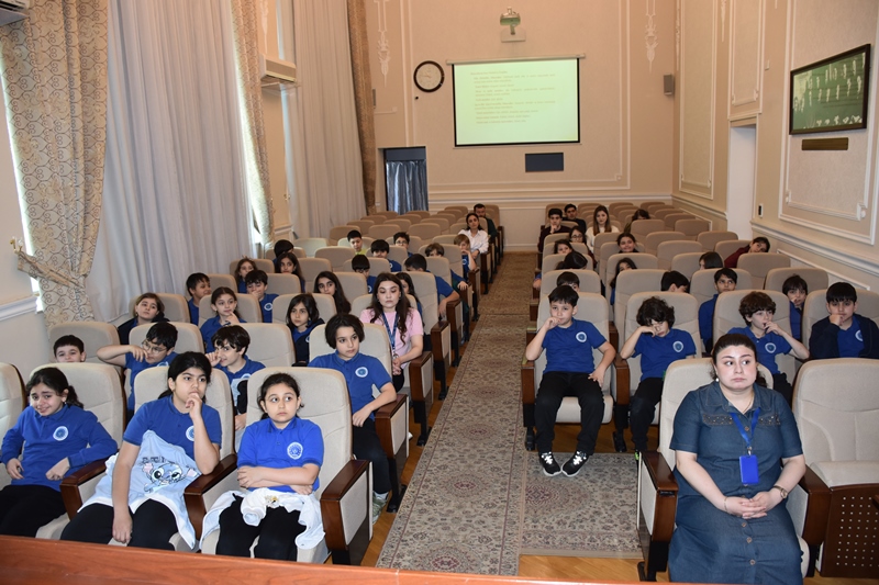 Geologiya İnstitutunda Avropa Azərbaycan məktəbinin şagirdləri üçün maarifləndirici ekskursiya təşkil olunub