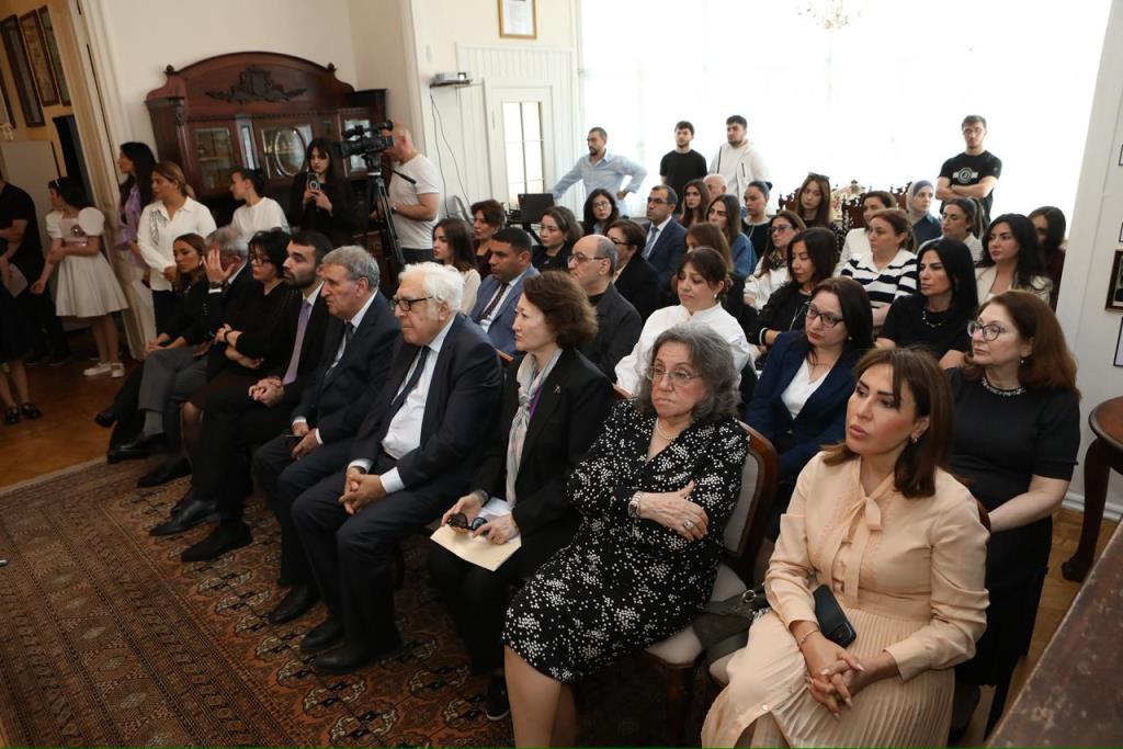 Akademik İsa Həbibbəyli Səməd Vurğunun və Rəsul Rzanın anım tədbirində çıxış edib