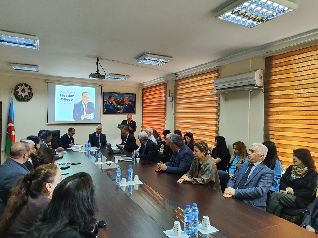 Coğrafiya İnstitutunda Ulu Öndər Heydər Əliyevin 103 illiyi qeyd olunub