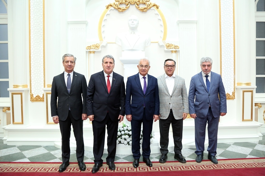Академик Иса Габиббейли встретился с делегацией из Узбекистана