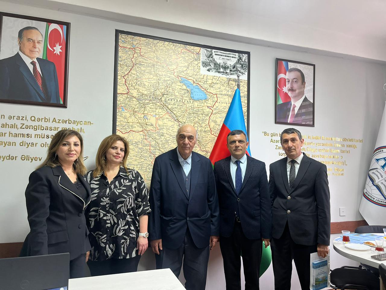 Folklor İnstitutunun əməkdaşları təqdimat mərasimində iştirak ediblər