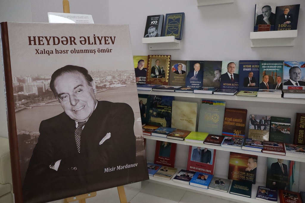 MEK-də Ümummilli Lider Heydər Əliyevin anadan olmasının 102-ci ildönümünə həsr olunmuş sərgi keçirilir