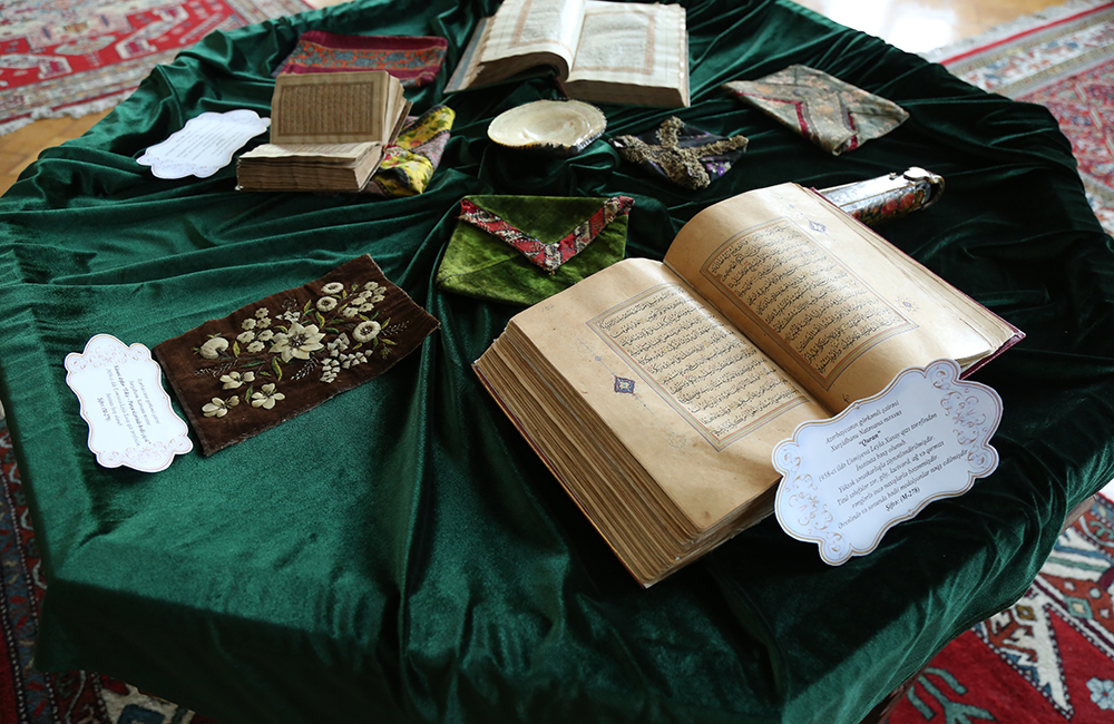 В НАНА состоялся брифинг в связи с включением иллюстрированного альбома стихов Хуршидбану Натаван под названием «Цветочная тетрадь» в международный реестр ЮНЕСКО «Память мира»
