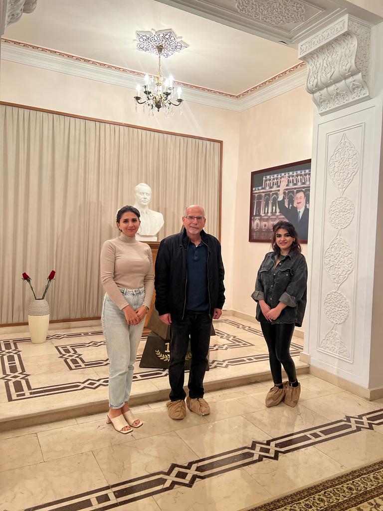 Türkiyəli professor İsmail Türkan Ədəbiyyat Muzeyini ziyarət edib
