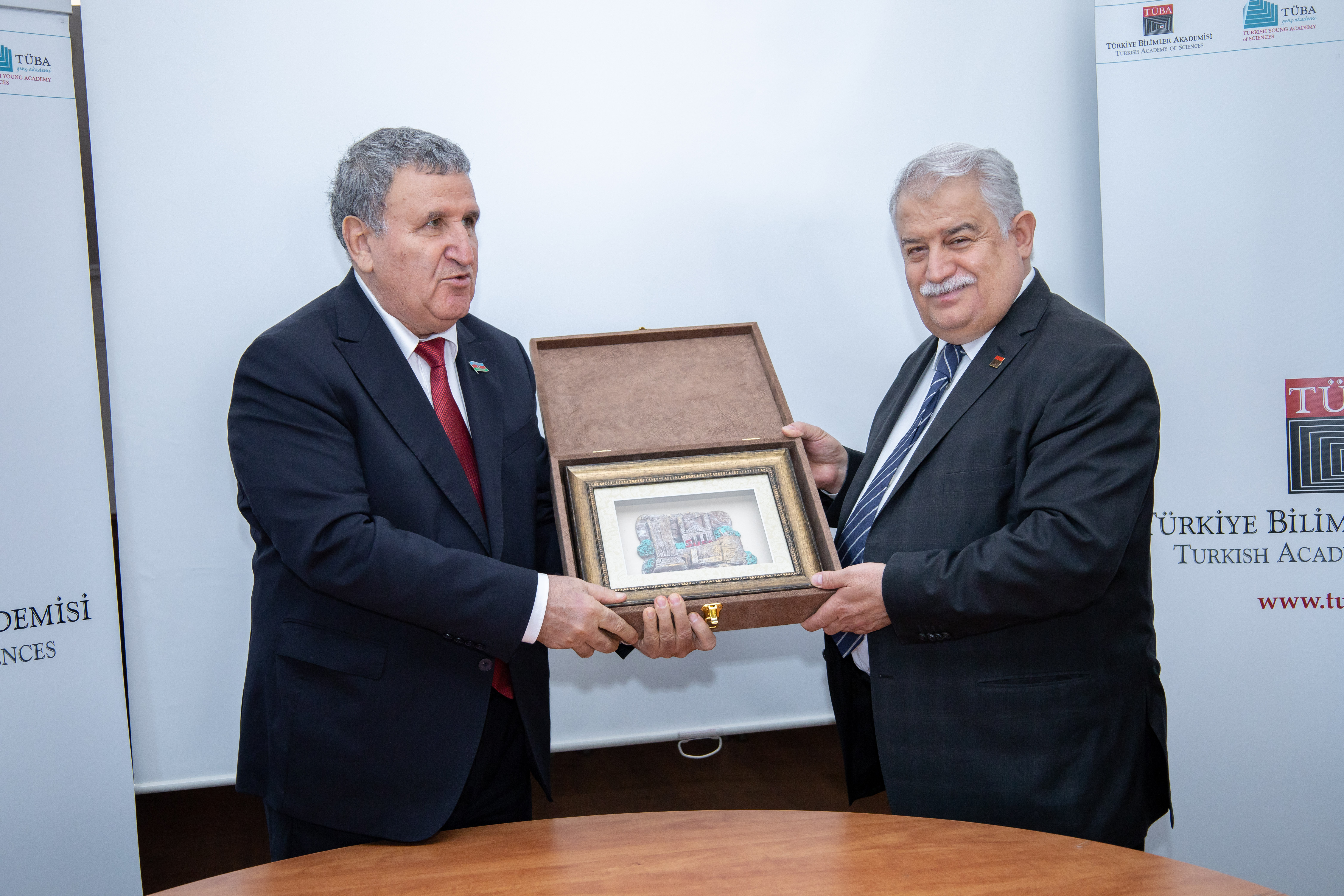 В Анкаре подписан договор о сотрудничестве между НАНА и Академией наук Турции