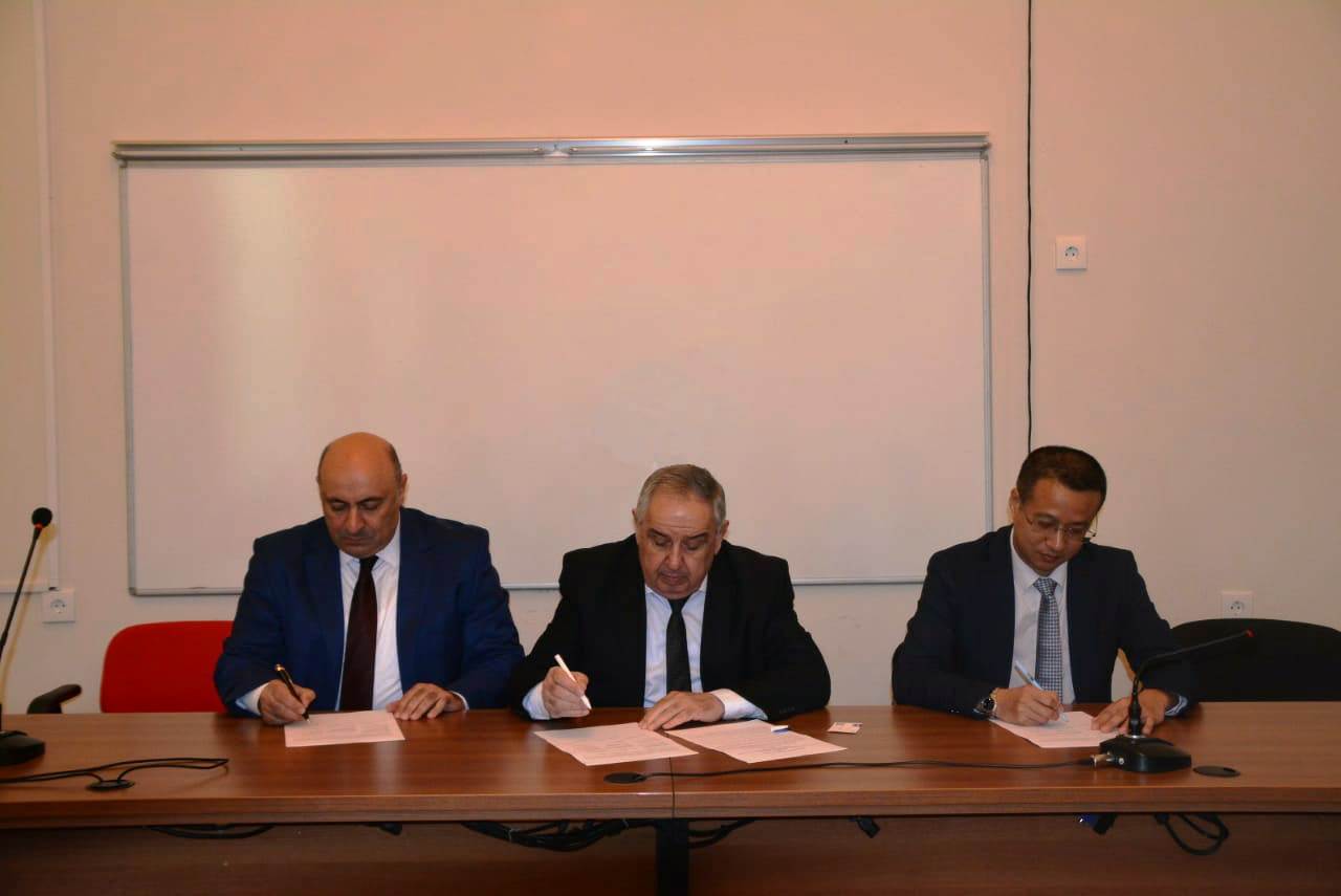 Fizika İnstitutunda əməkdaşlıq memorandumu imzalanıb