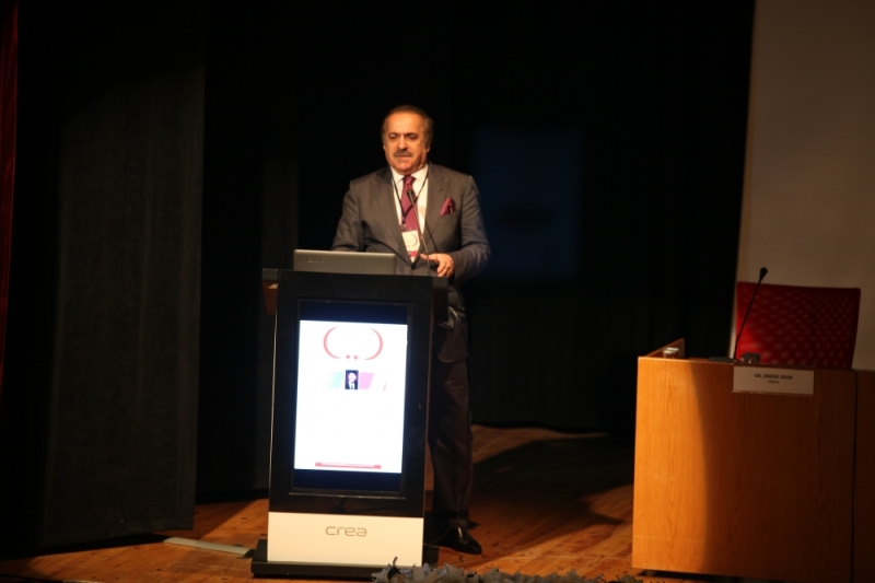 Akademik Rafael Hüseynov beynəlxalq simpoziumda məruzə ilə çıxış edib