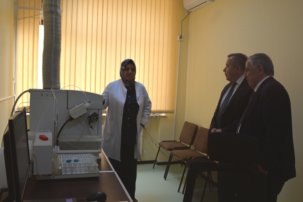 Вице-президент Академии наук Республики Узбекистан посетил Институт физики