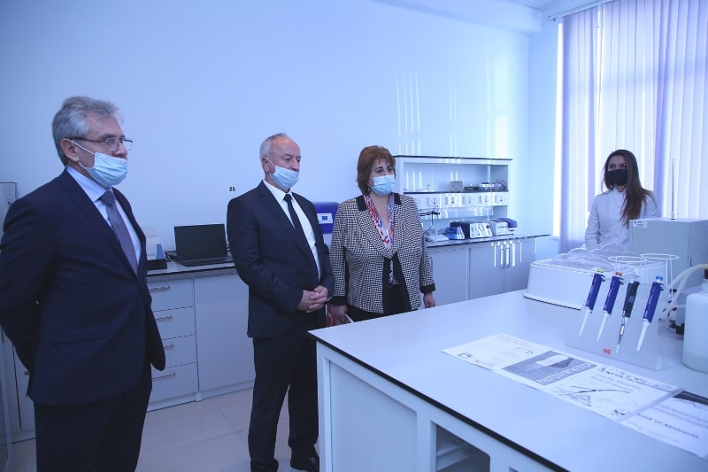 В Институте молекулярной биологии и биотехнологий состоялась встреча с делегацией во главе с президентом Российской академии наук