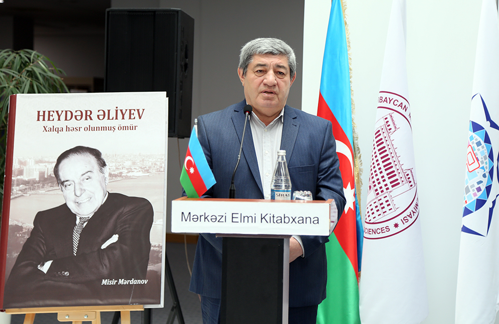 AMEA-da “Heydər Əliyev: Xalqa həsr olunmuş ömür” kitabının təqdimatı olub