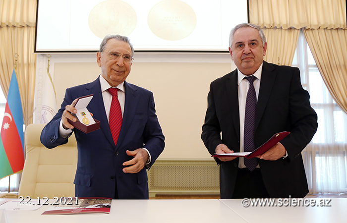 Академику Рамизу Мехтиеву была вручена «Золотая медаль Азербайджанской Республики имени Низами Гянджеви»