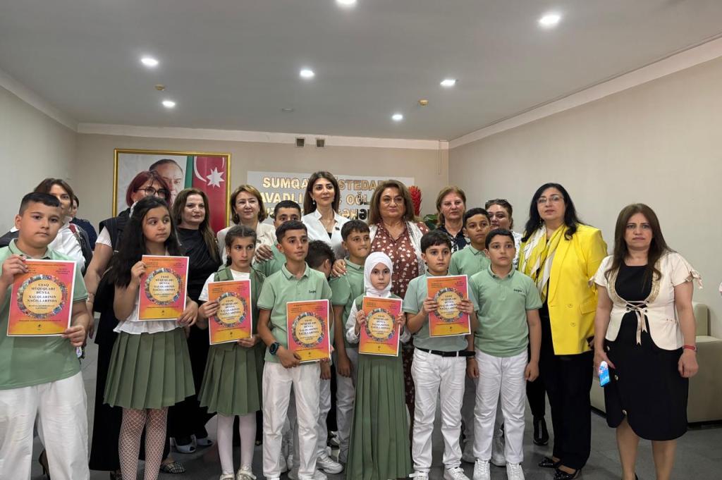 Aztəminatlı, şəhid və qazi ailələrindən olan məktəblilərə maarifləndirici kitablar və hədiyyələr təqdim olunub