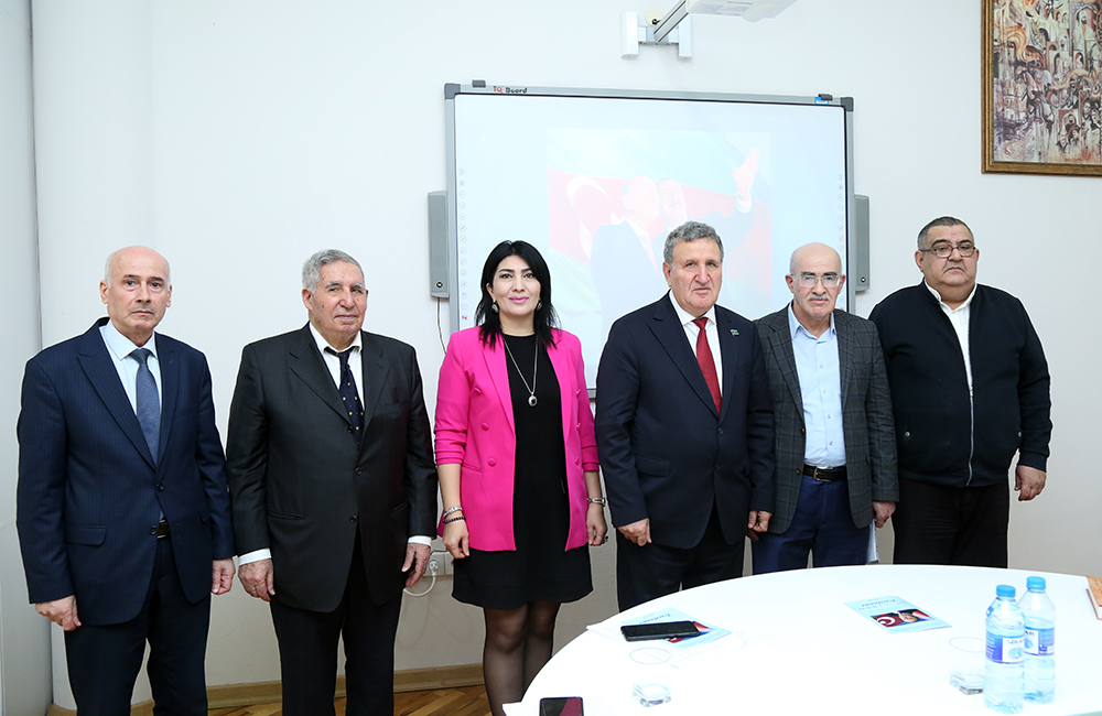 В НАНА состоялась научная сессия «Гейдар Алиев и литературно-общественная мысль Азербайджана»