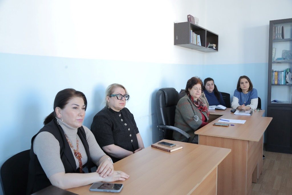 Türk xalqları folkloru şöbəsinin seminarında mühacirət folklorşünaslığına dair məruzə dinlənilib