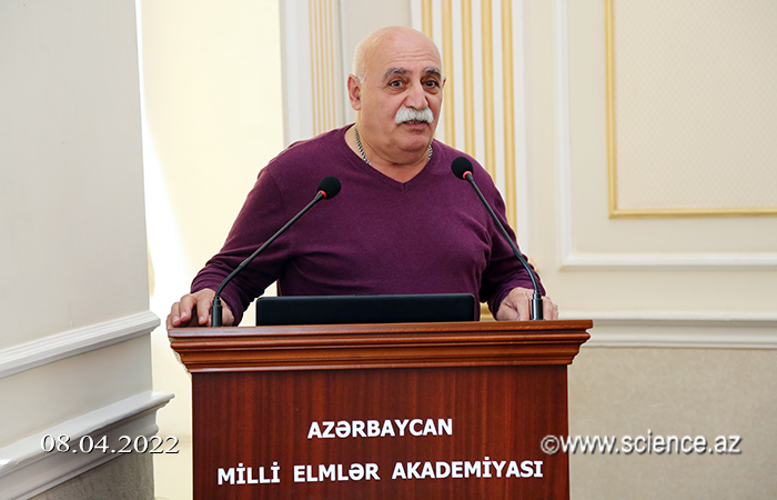 Akademik Arif Həşimov AMEA-nın gənc alimləri ilə görüşüb