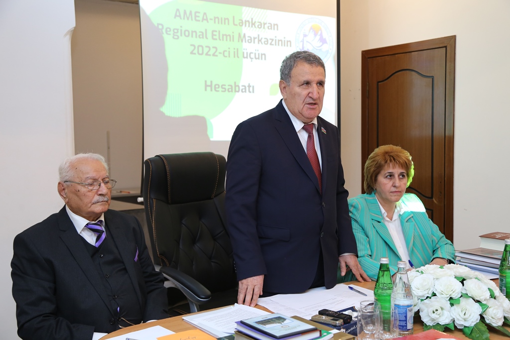 AMEA-nın prezidenti ilk dəfə regional elmi mərkəzin illik hesabatının müzakirəsində iştirak edib