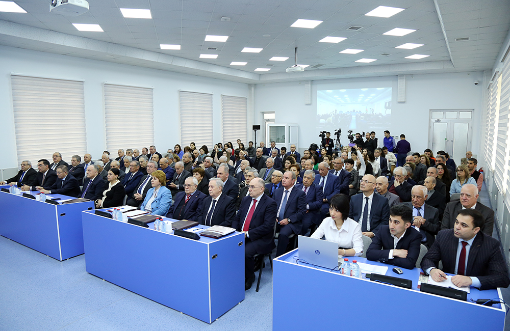 Состоялось передвижное заседание Президиума НАНА, посвященное обсуждению годового отчета Отделения физико-математических и технических наук за 2022-й год