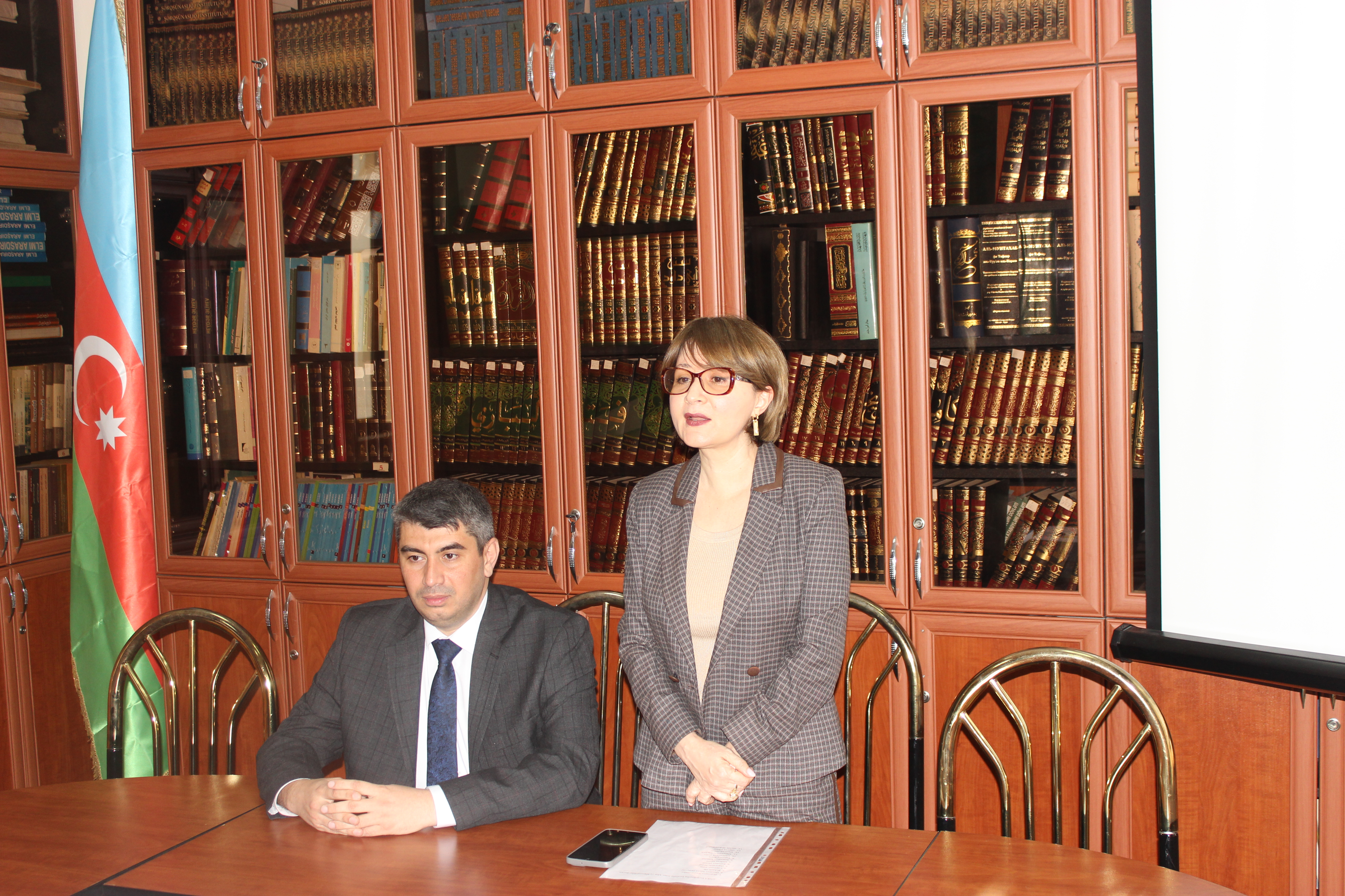 Şərqşünaslıq İnstitutunda “Süni intellekt və rəqəmsal inkişaf istiqamətində perspektivlərə gənclərin münasibəti” mövzusunda dəyirmi masa keçirilib