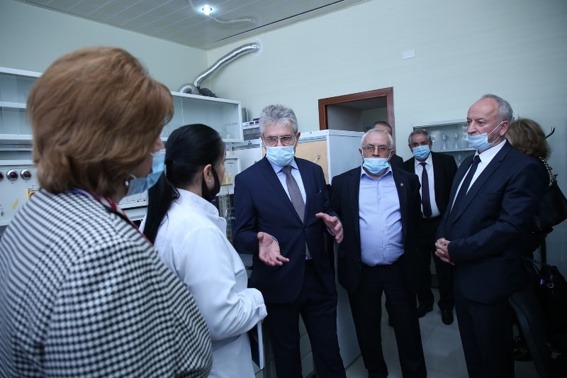 В Институте молекулярной биологии и биотехнологий состоялась встреча с делегацией во главе с президентом Российской академии наук