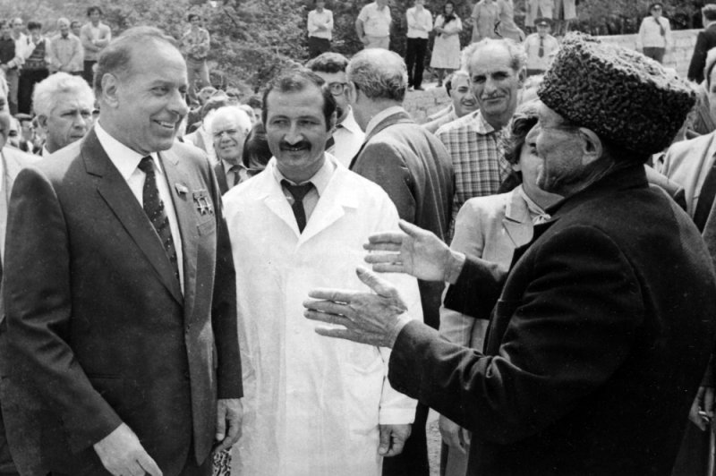 Xalqa bağışlanmış ömürdən anlar: 1983-cü il