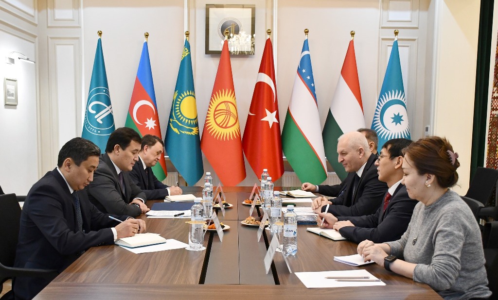 Akademik Şahin Mustafayev Qazaxıstanın xarici işlər nazirinin müavini ilə görüşüb