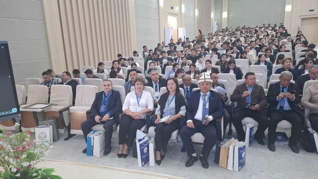 Dosent Faiq Ələkbərli Özbəkistanda türk xalqlarında mədəni-fəlsəfi münasibətlər mövzusunda məruzə edib