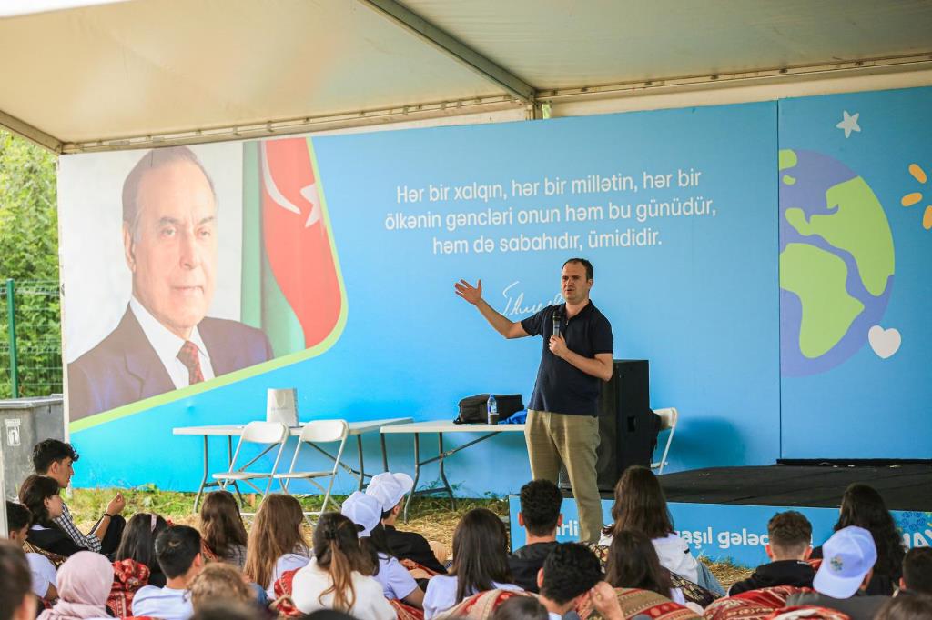 Coğrafiyaçı alim “Yay Fest” festivalında çıxış edib