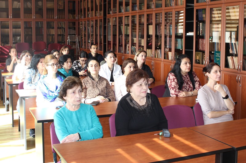 Şərqşünaslıq İnstitutunda “Osmanlıdan – Cümhuriyyətə: Türkiyə Cümhuriyyətinin 100-cü ildönümündə” mövzusunda seminar keçirilib