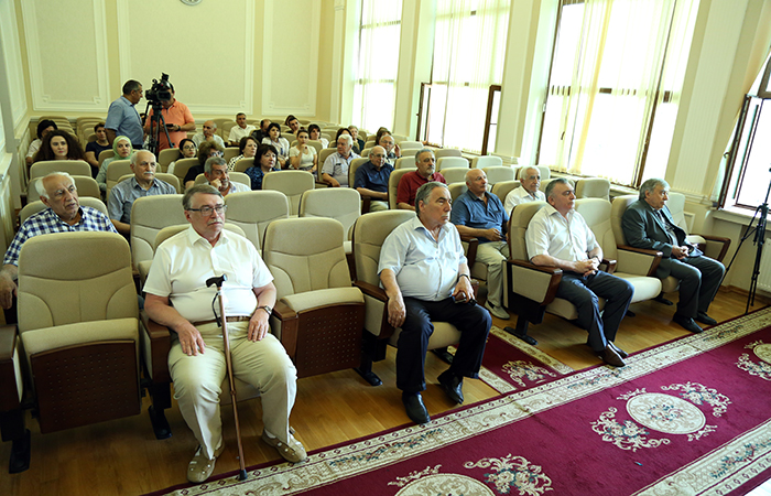 Kataliz və Qeyri-üzvi Kimya İnstitutunda rusiyalı alimin iştirakı ilə elmi seminar keçirilib