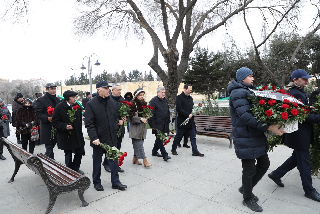 The monument of the great Uzbek poet Alisher Navoi was visited