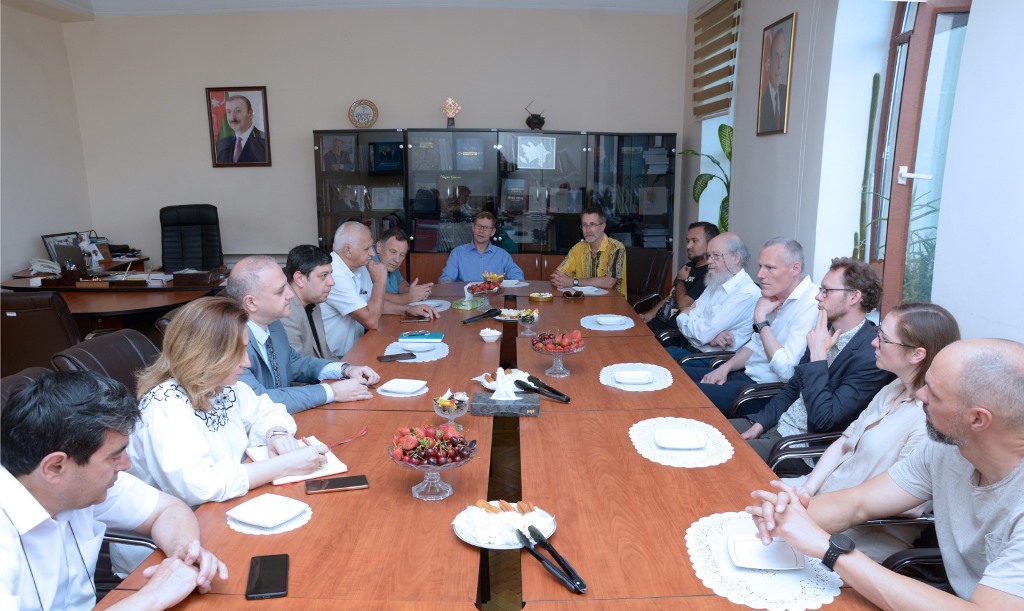 Beynəlxalq arxeoloji ekspedisiyanın üzvləri ilə görüş keçirilib
