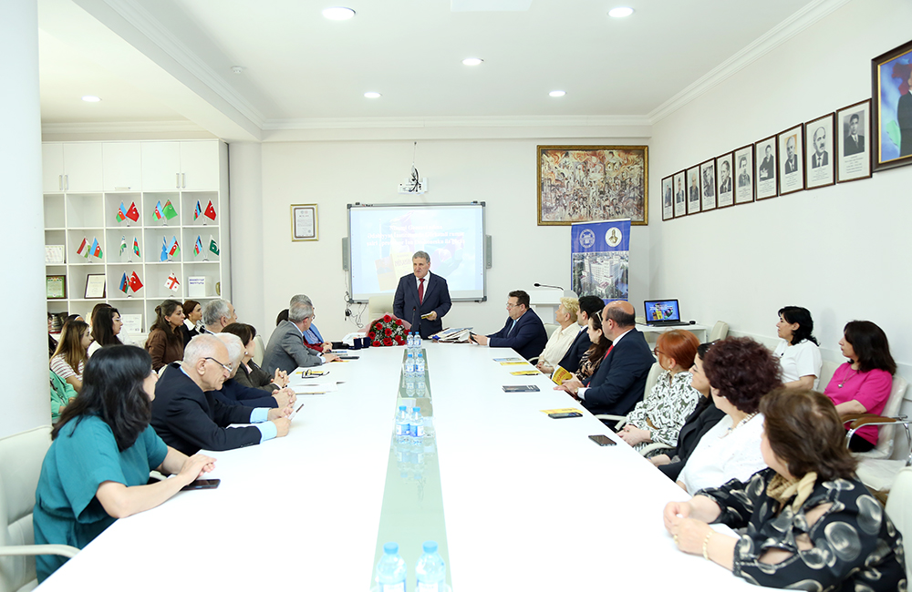 AMEA-nın Ədəbiyyat İnstitutu ilə Rumıniyanın Beynəlxalq Mihay Eminesku Akademiyası arasında əməkdaşlıq müqaviləsi imzalanıb