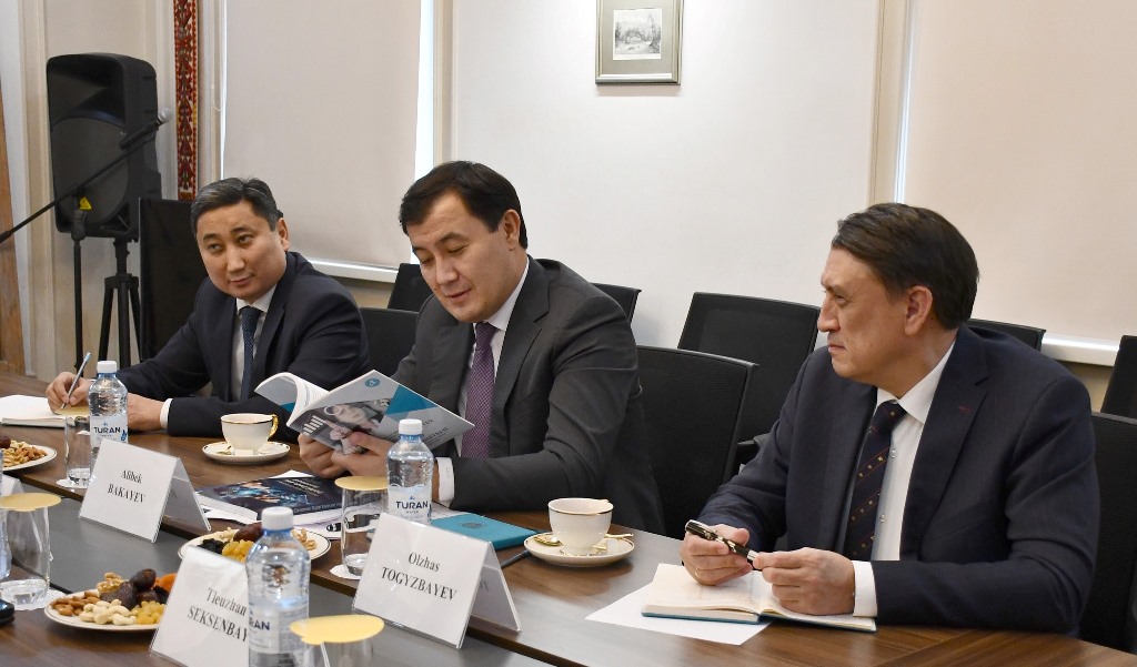Akademik Şahin Mustafayev Qazaxıstanın xarici işlər nazirinin müavini ilə görüşüb