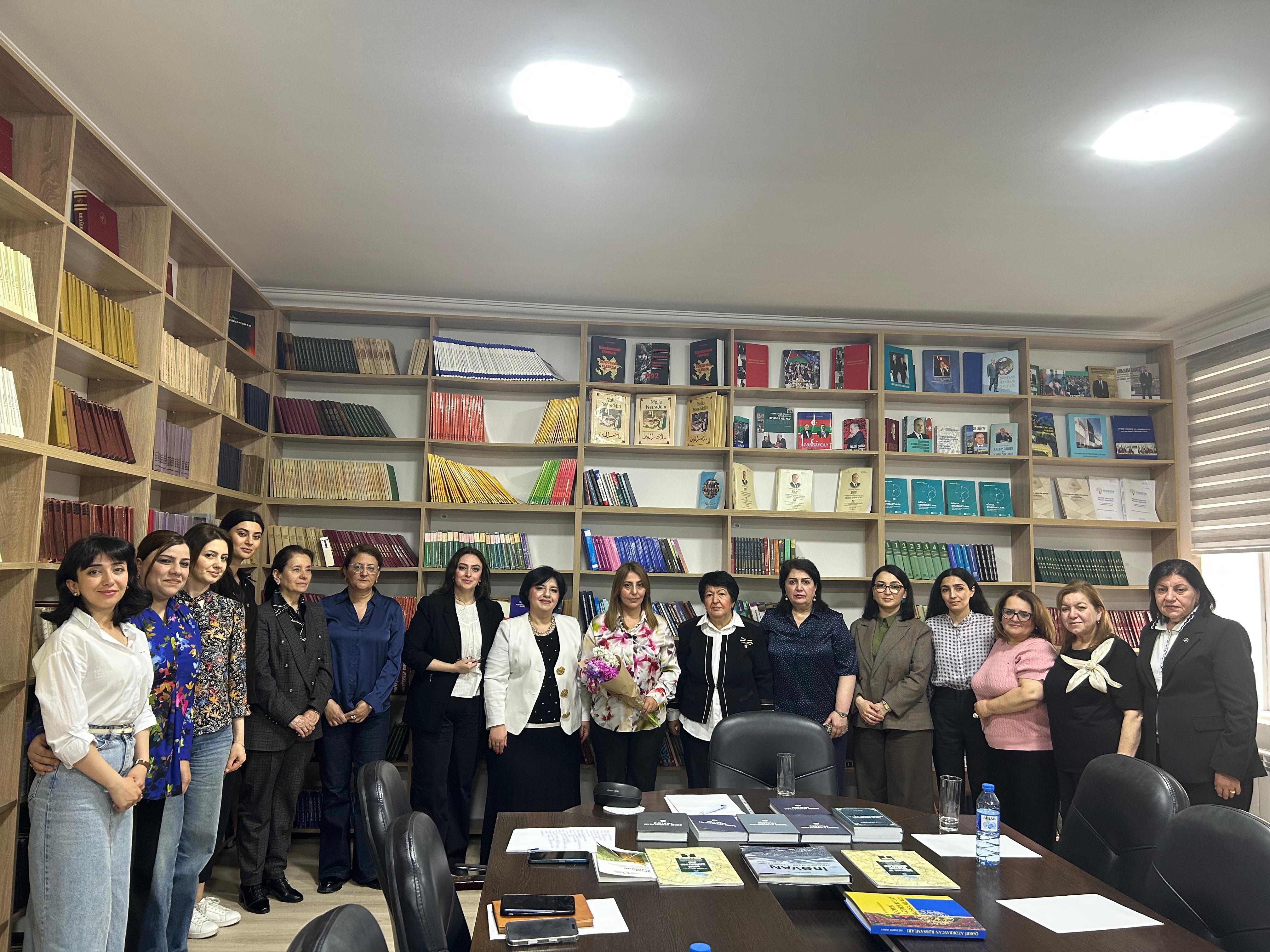 Qərbi Azərbaycan folkloruna dair araşdırmalar Bakı Slavyan Universitetində müzakirə olunub