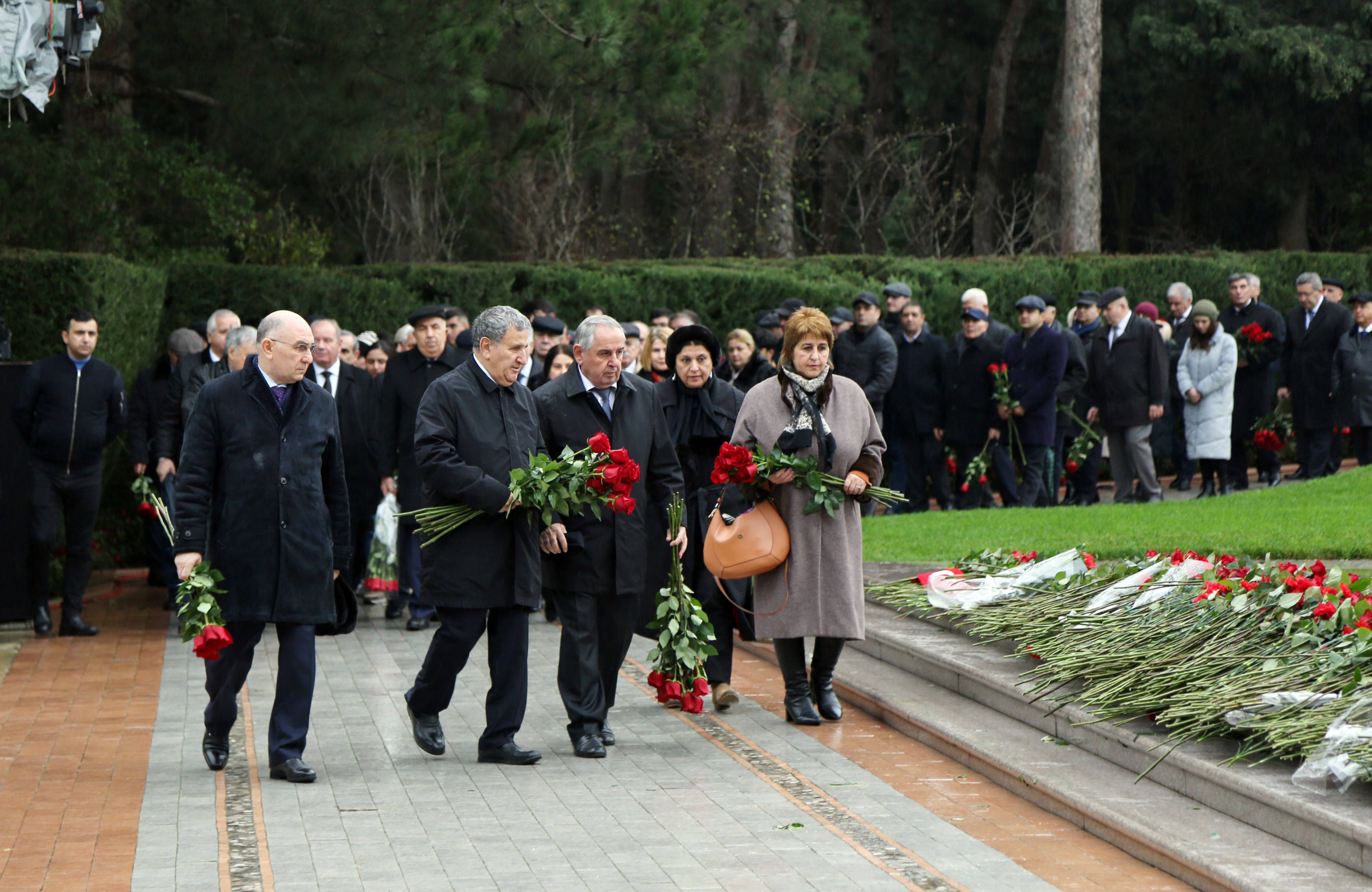 Коллектив НАНА посетил могилу великого лидера Гейдара Алиева