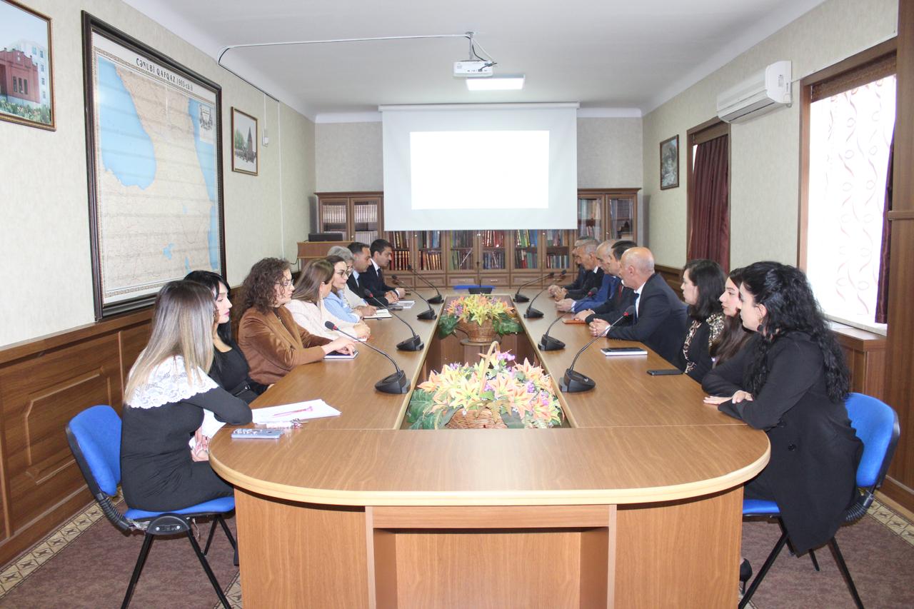 “Mədrəsə” tarix-memarlıq abidəsinin yenidən bərpası və konservasiyası məsələlərinə həsr olunmuş geniş müzakirə keçirilib