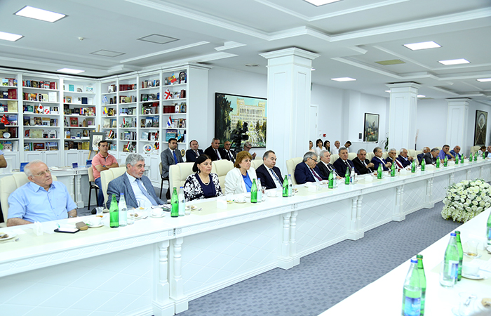 Состоялась встреча членов Президиума НАНА с руководителями научных учреждений и организаций