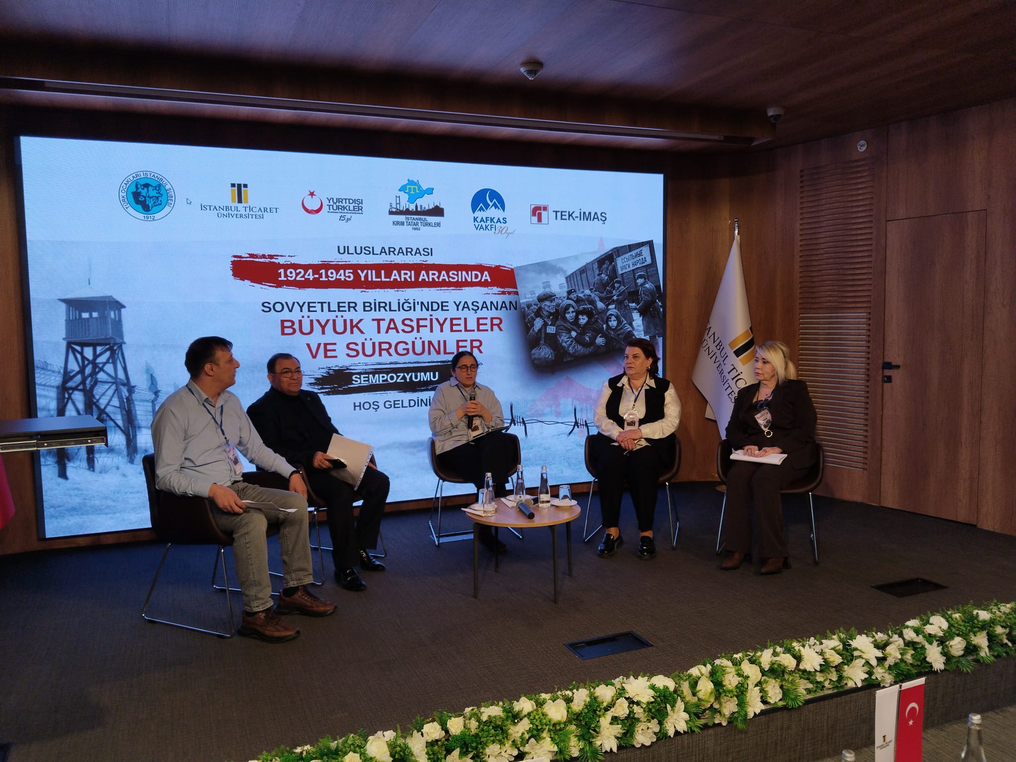 Folklor İnstitutunun dosenti İstanbul Universitetində repressiya mövzusunda çıxış edib