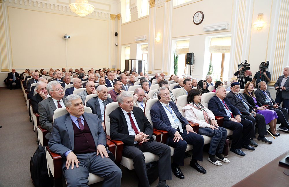 Начала свою работу международная конференция «Современные проблемы математики и механики», посвященная 100-летнему юбилею великого лидера Гейдара Алиева