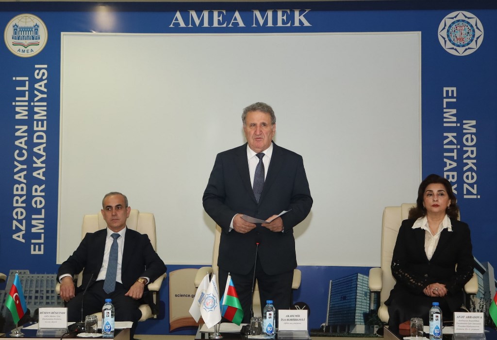 MEK-də Heydər Əliyev və kitabxana işinin təşkilinə həsr olunmuş konfrans keçirilib