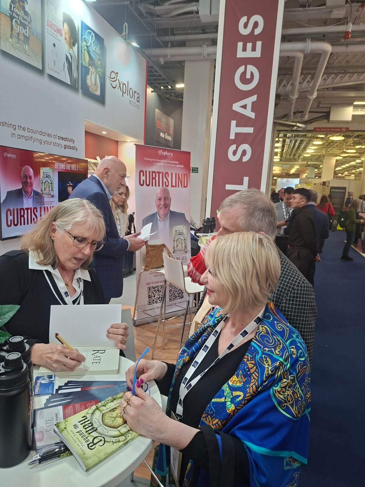 Dosent Zöhrə Əliyeva Londonda keçirilən beynəlxalq kitab sərgisində iştirak edib