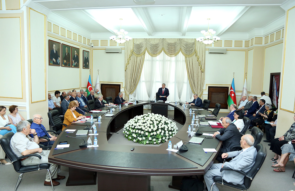 На заседании Президиума был прослушан доклад «Тюркскость, тюркизм и тюркология в Азербайджане»