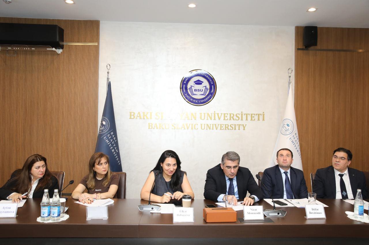 “Elm” nəşriyyatının direktoru Bakı Slavyan Universitetində keçirilən dəyirmi masada elmi nəşrlərin keyfiyyətinin artırılması yollarından danışıb