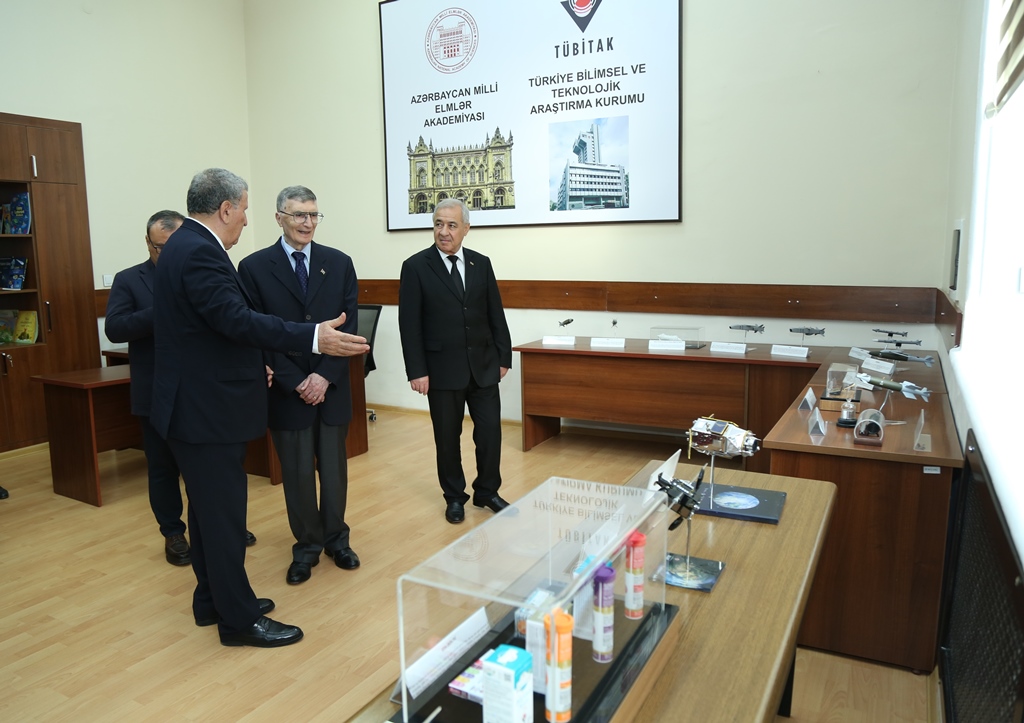 Лауреат Нобелевской премии Азиз Санджар посетил Координационный центр НАНА-TÜBİTAK
