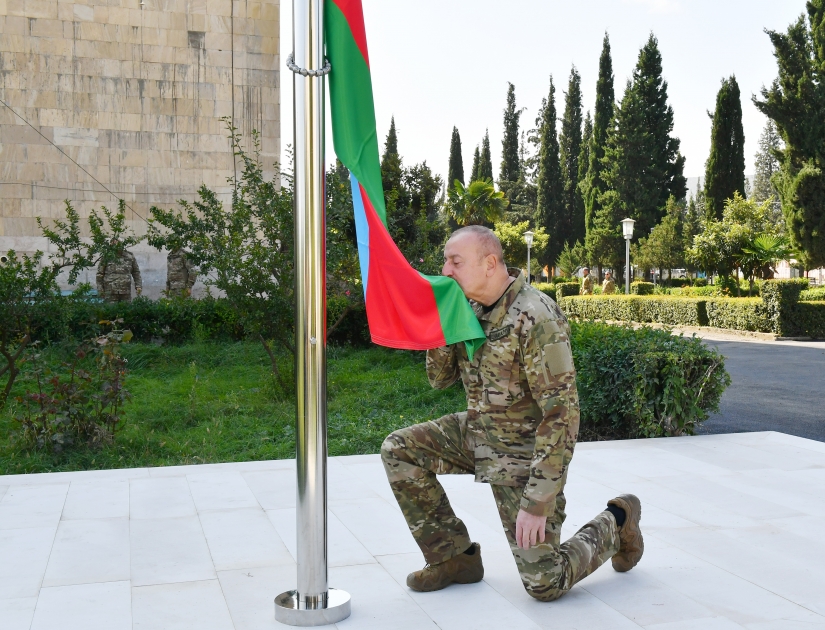 Prezident İlham Əliyev Ağdərə şəhərində Azərbaycan Respublikasının Dövlət Bayrağını ucaldıb