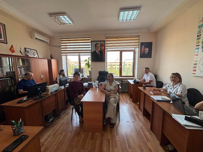 Qazax Milli Tədqiqat Texniki Universitetinin əməkdaşları Dilçilik İnstitutunda olublar