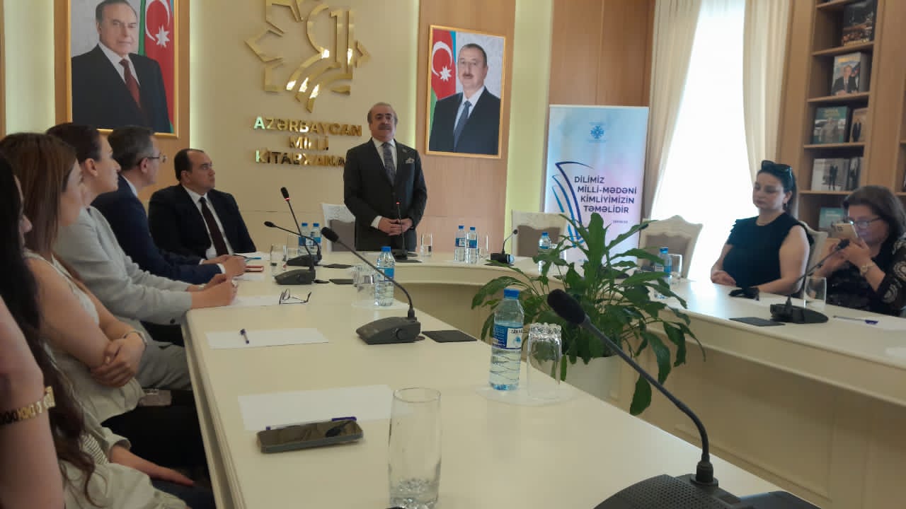 "Dilimiz milli-mədəni kimliyimizin təməlidir" mövzusunda seminar təşkil olunub