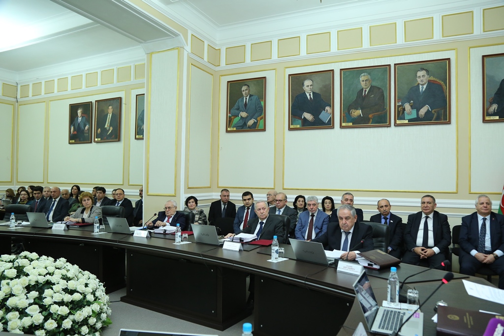 На заседании Президиума НАНА обсуждены годовые отчеты отделений гуманитарных и общественных наук